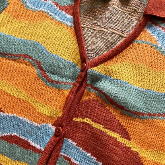 Cute top 🌈 - Picture 2 of 4